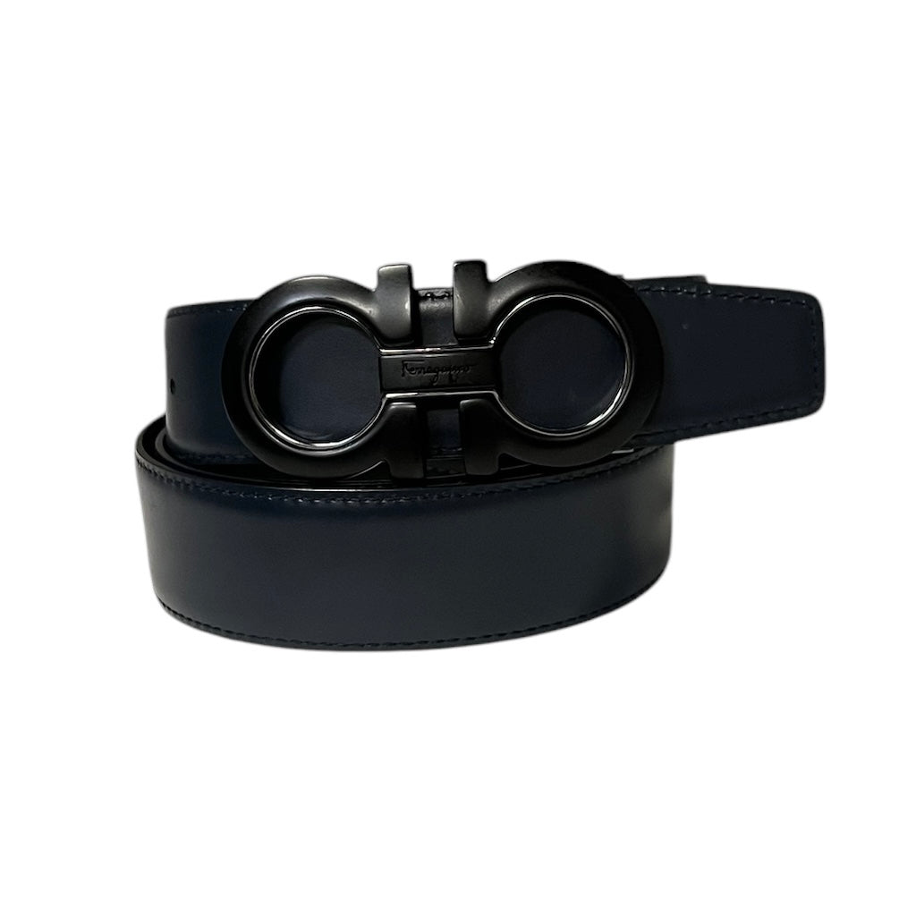 SALVATORE FERRAGAMO Reversible Carbon Gancini Belt in Black & Navy Leather | 42”