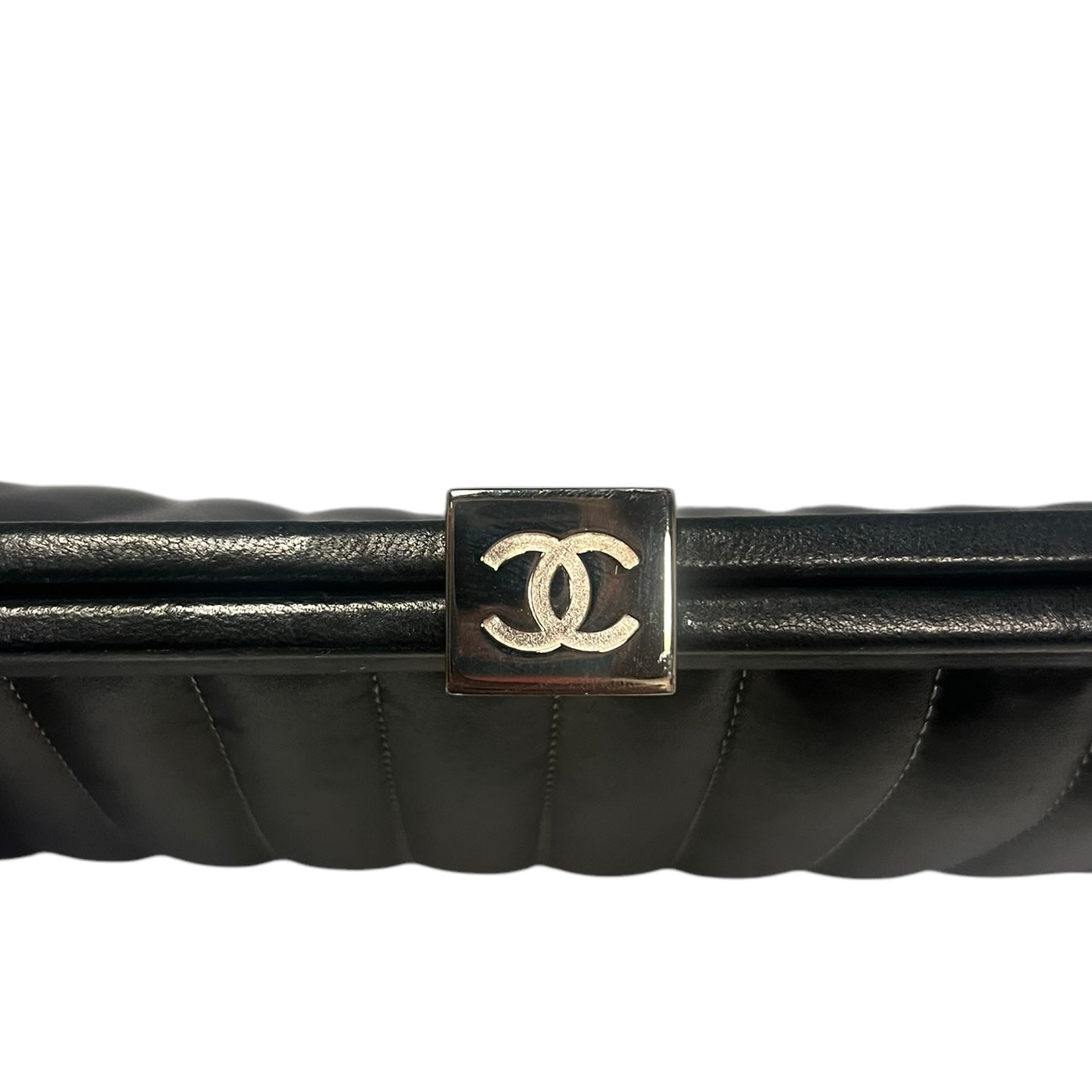 CHANEL Mademoiselle Ligne Clutch