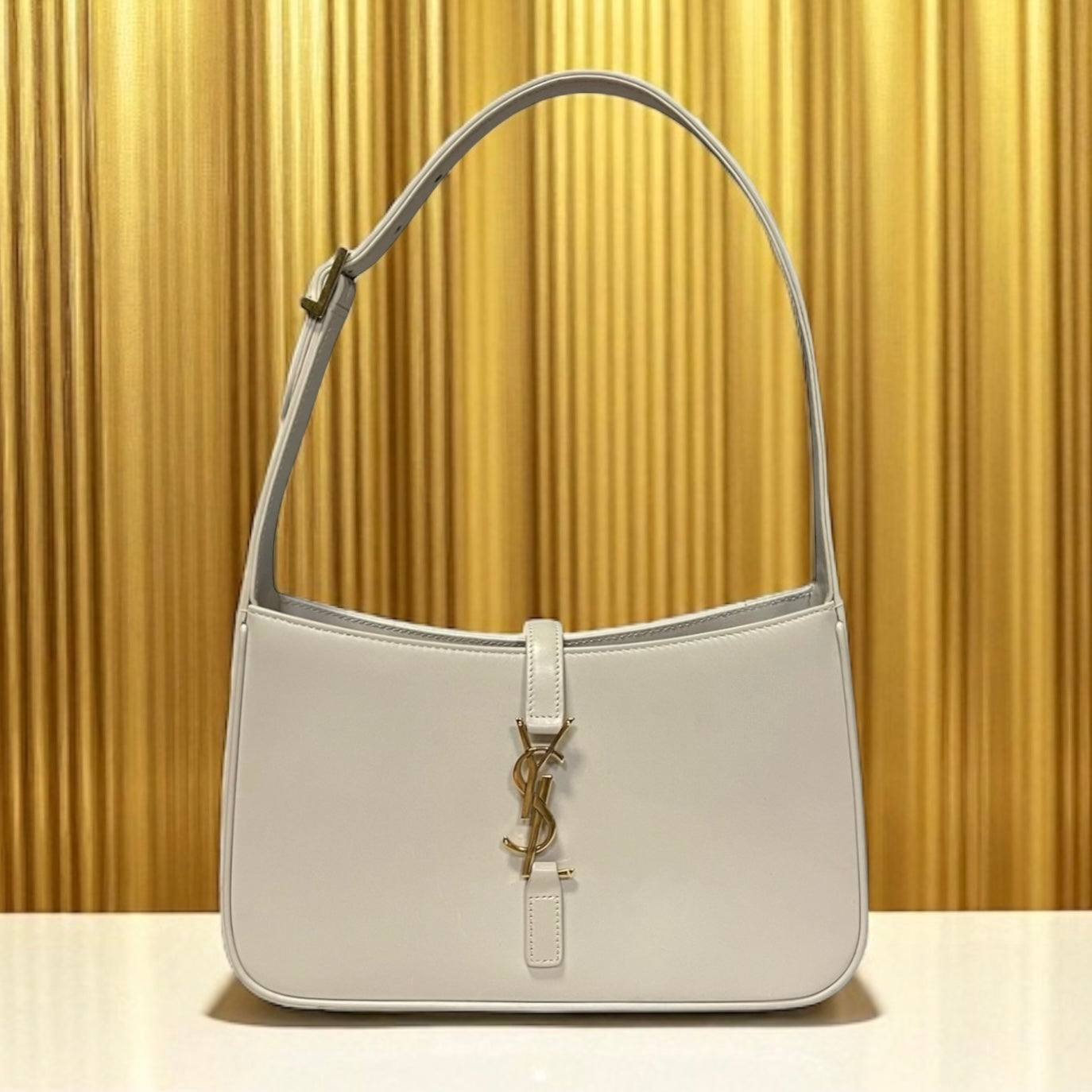 SAINT LAURENT LE 5 À 7 Shoulder Bag in Blanc Vintage