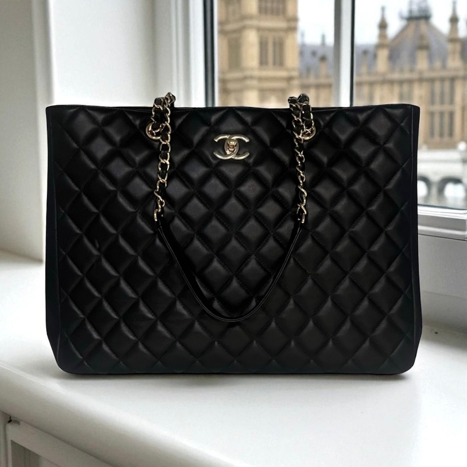 CHANEL ブラック キルティング バッグ CHANEL Quilted Large Shopping Tote in Black – More Than You Can