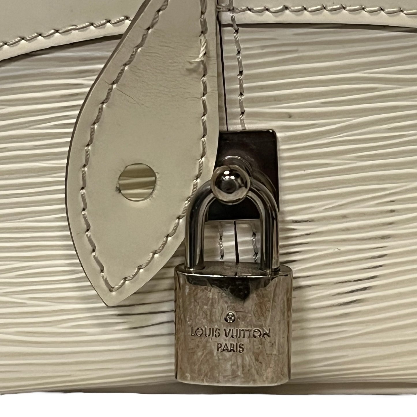 LOUIS VUITTON Montaigne GM in Ivory Epi Leather