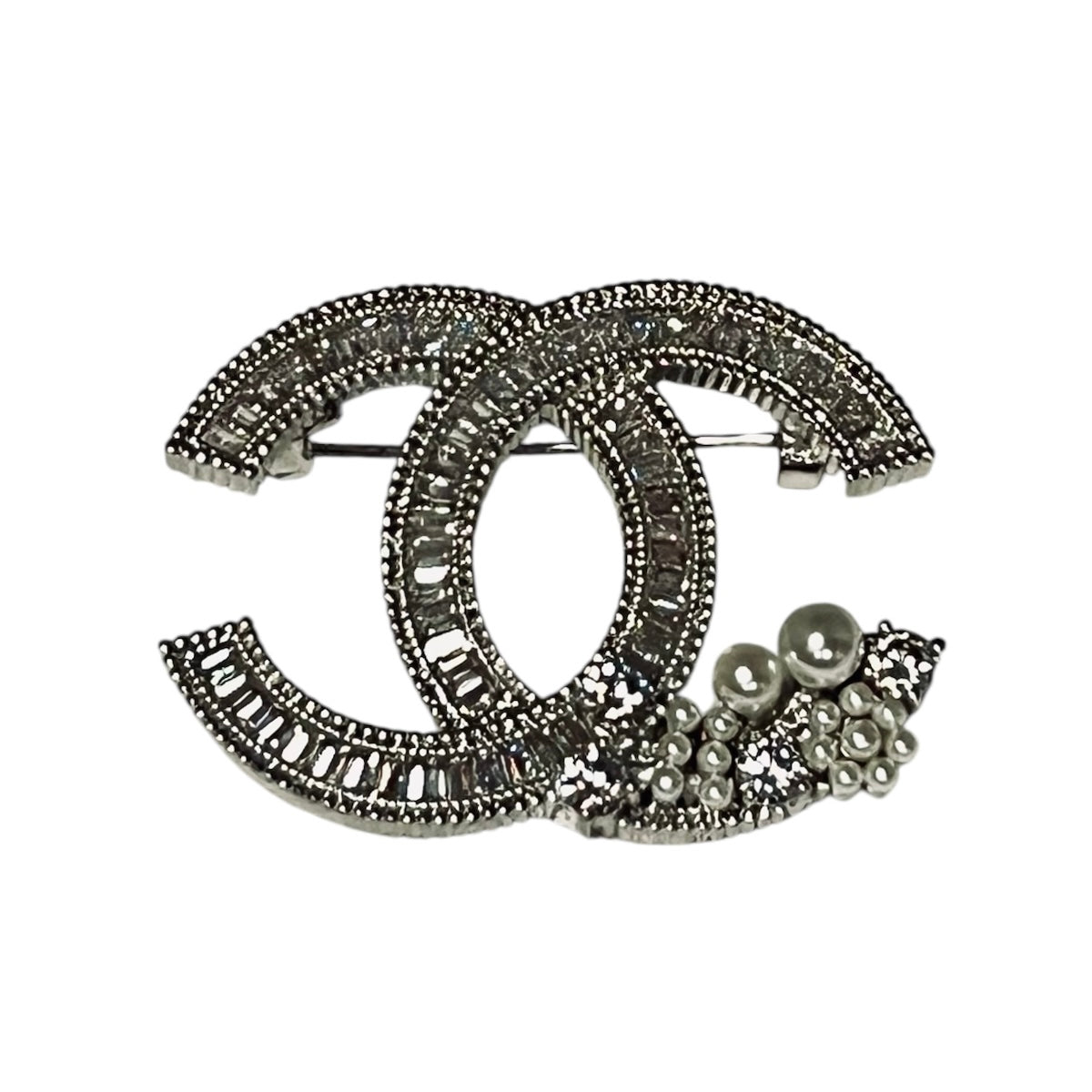 CHANEL Strass Baguette + Pearl CC Brooch