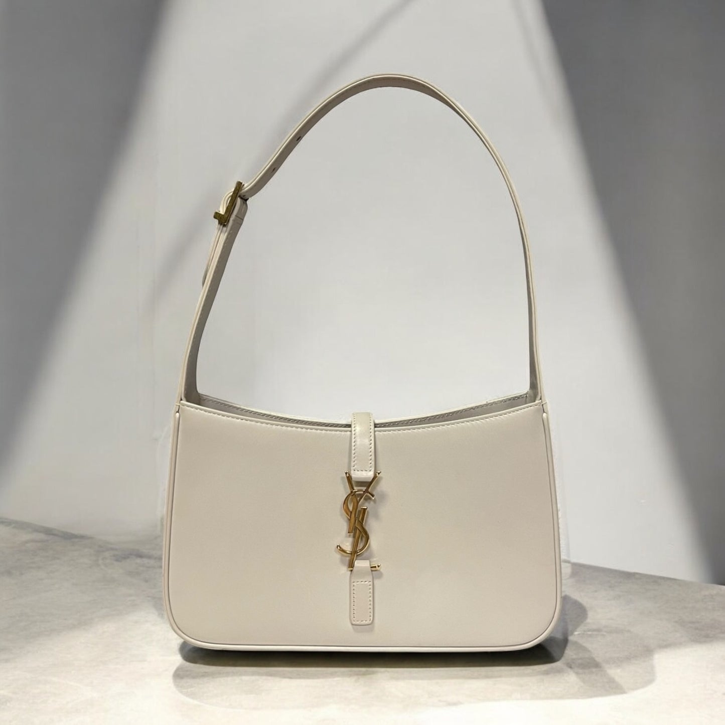 SAINT LAURENT LE 5 À 7 Shoulder Bag in Blanc Vintage