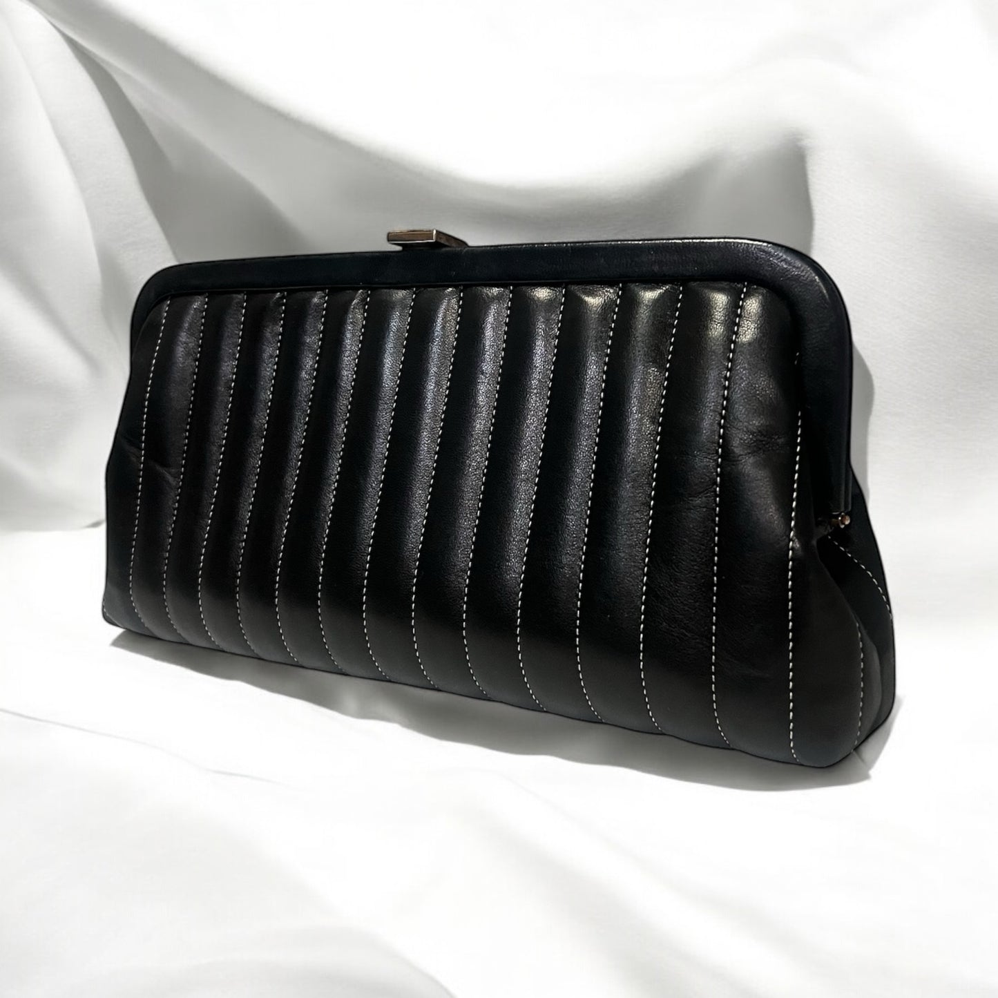 CHANEL Mademoiselle Ligne Clutch