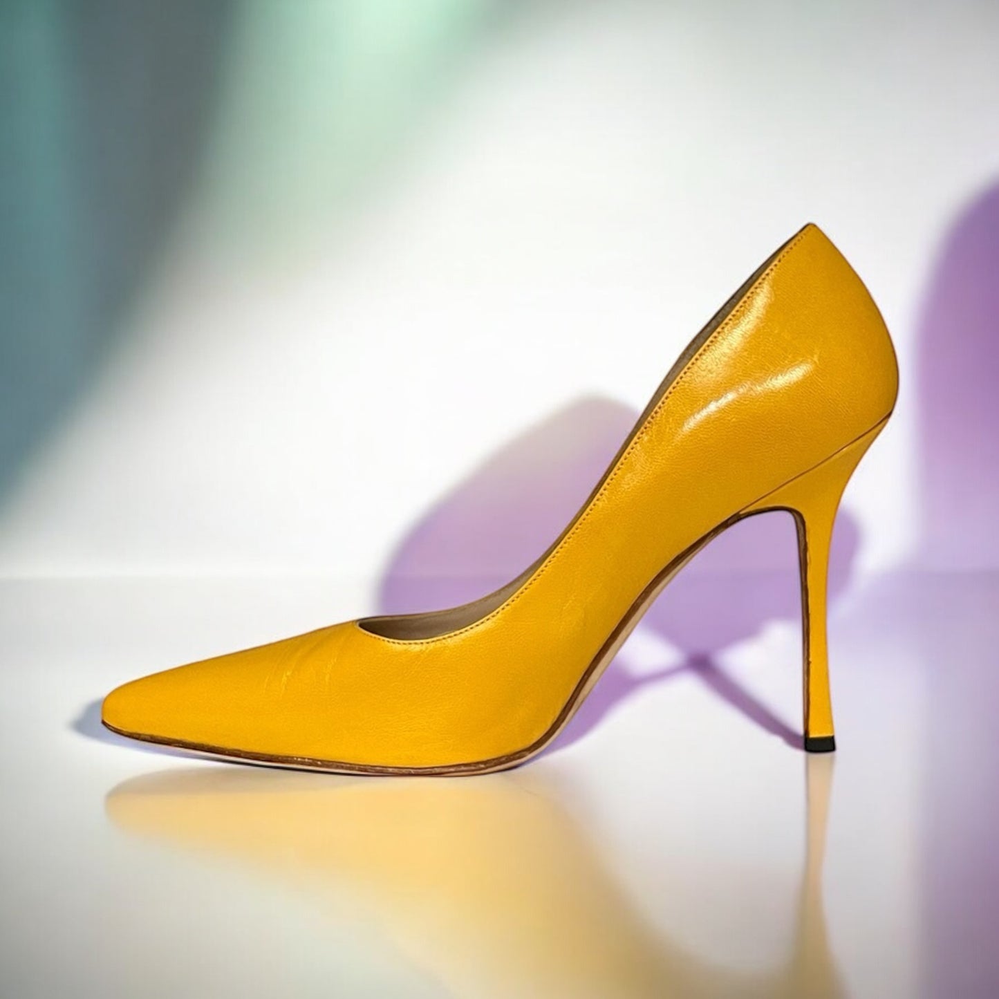 MANOLO BLAHNIK Pumps in Yellow | Size 38