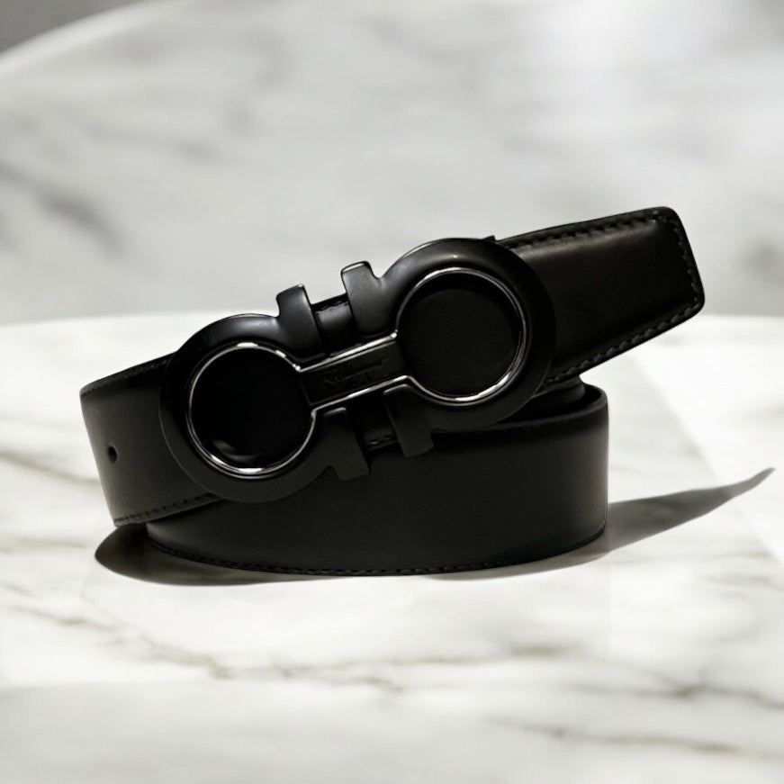 SALVATORE FERRAGAMO Reversible Carbon Gancini Belt in Black & Navy Leather | 42”