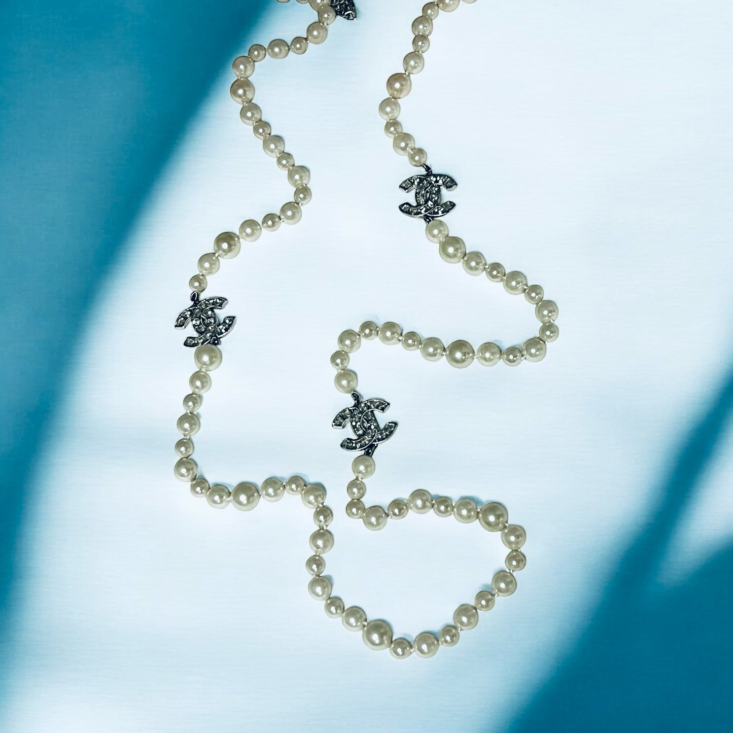 CHANEL Strass CC Station Pearl Necklace