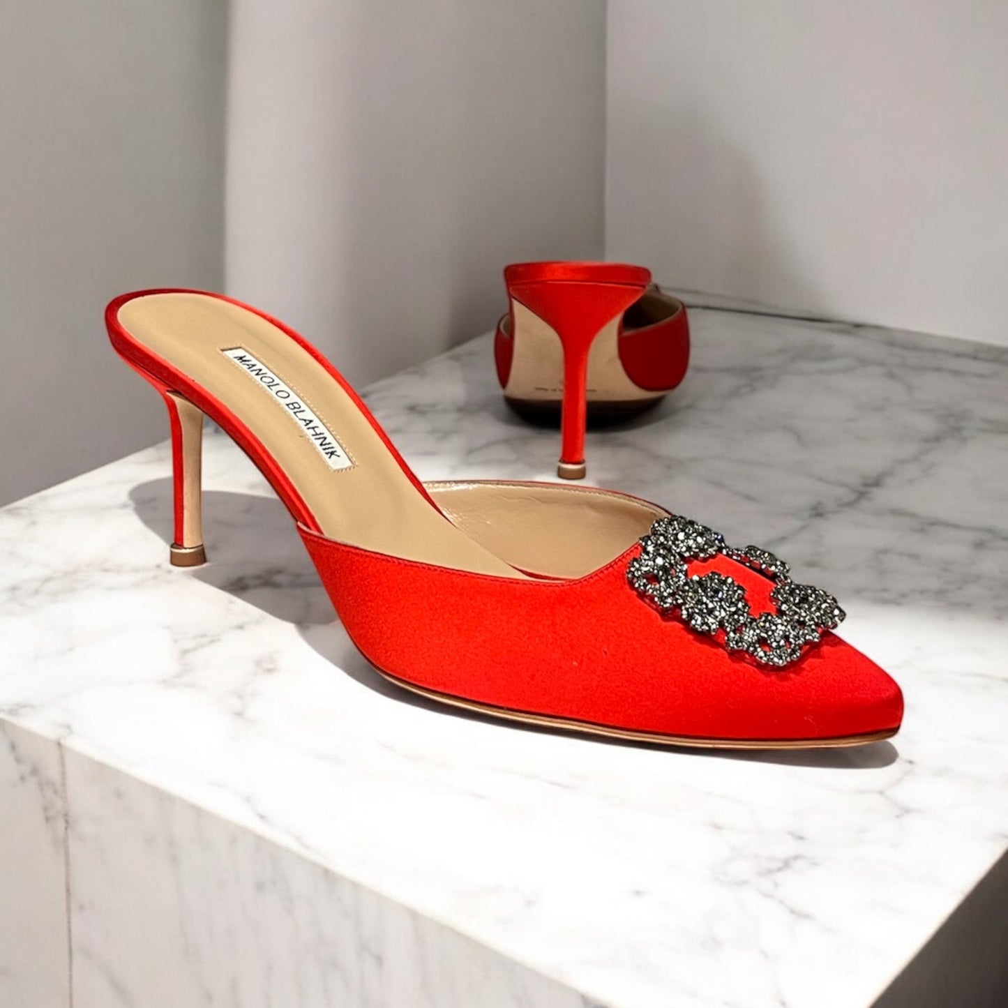 MANOLO BLAHNIK Hangisi Mules in Fire Coral | 41