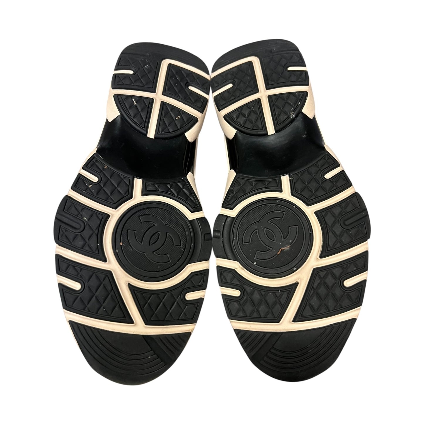 CHANEL CC Suede Sneakers | 39.5
