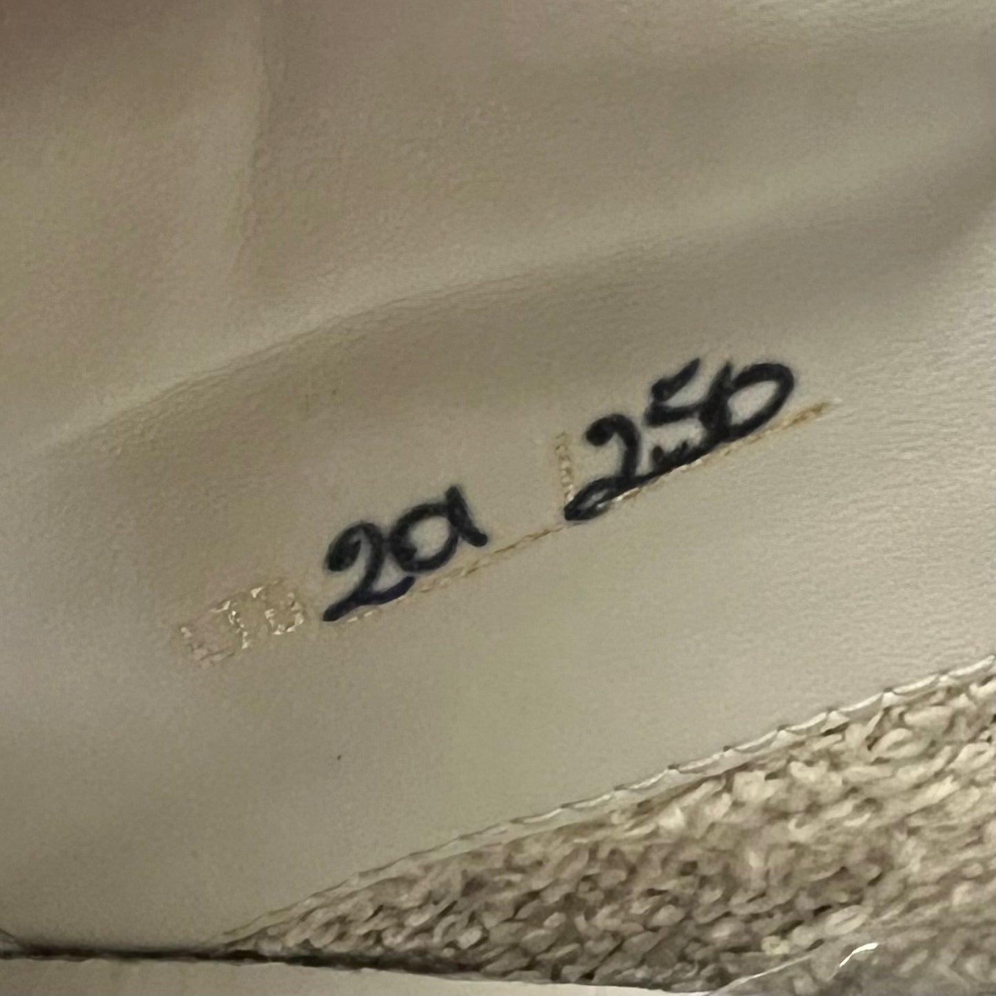 GOLDEN GOOSE Limited Edition Velvet Mid Star Sneakers | 39