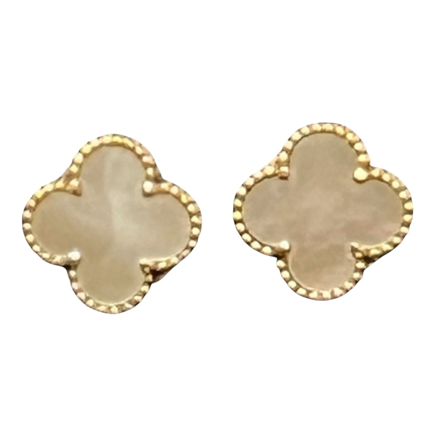 VAN CLEEF & ARPELS Sweet Alhambra Earstuds in Mother of Pearl