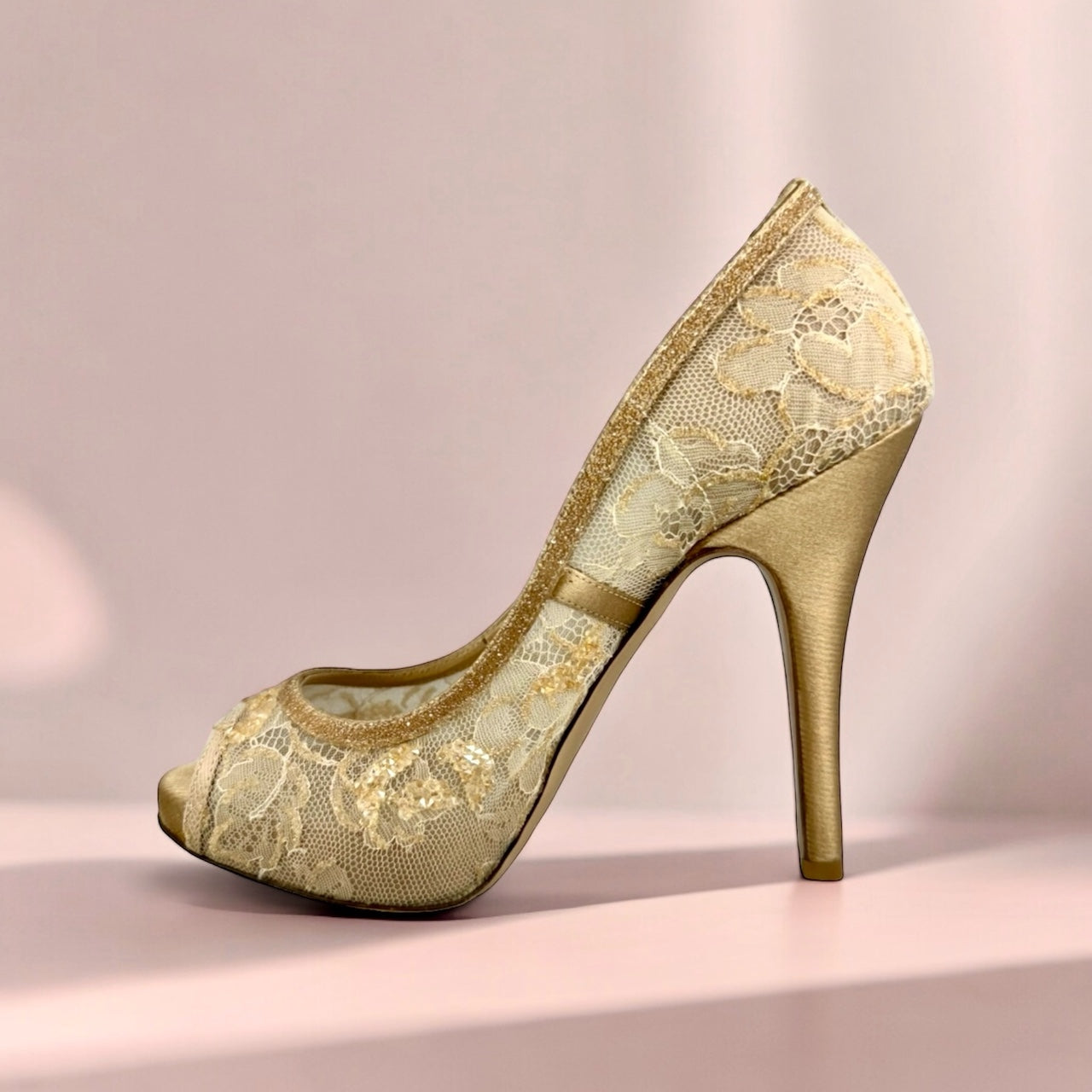 VALENTINO GARAVANI Lace Pumps in Nude | Size 37