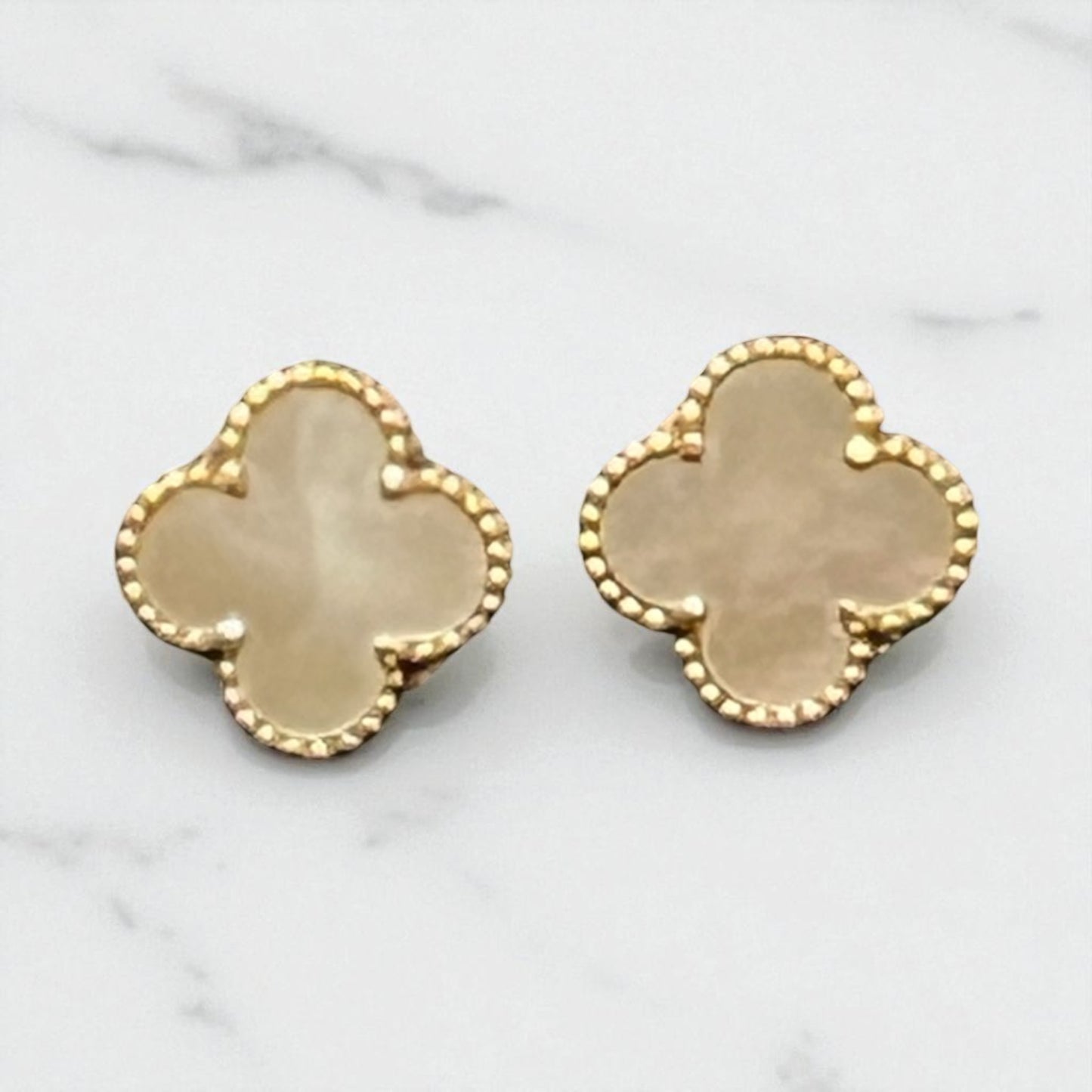 VAN CLEEF & ARPELS Sweet Alhambra Earstuds in Mother of Pearl