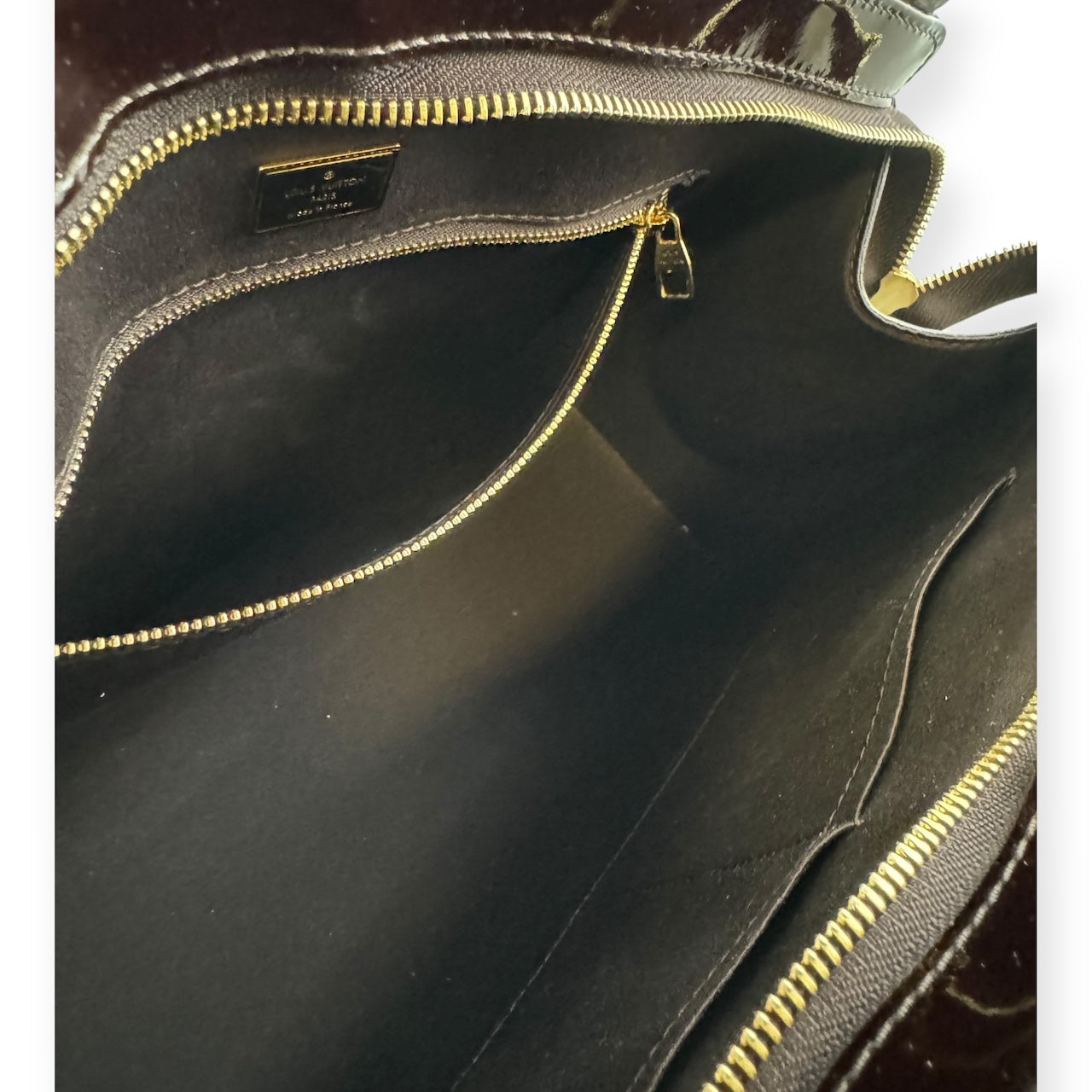LOUIS VUITTON Amarante Vernis Brea MM NM Handbag