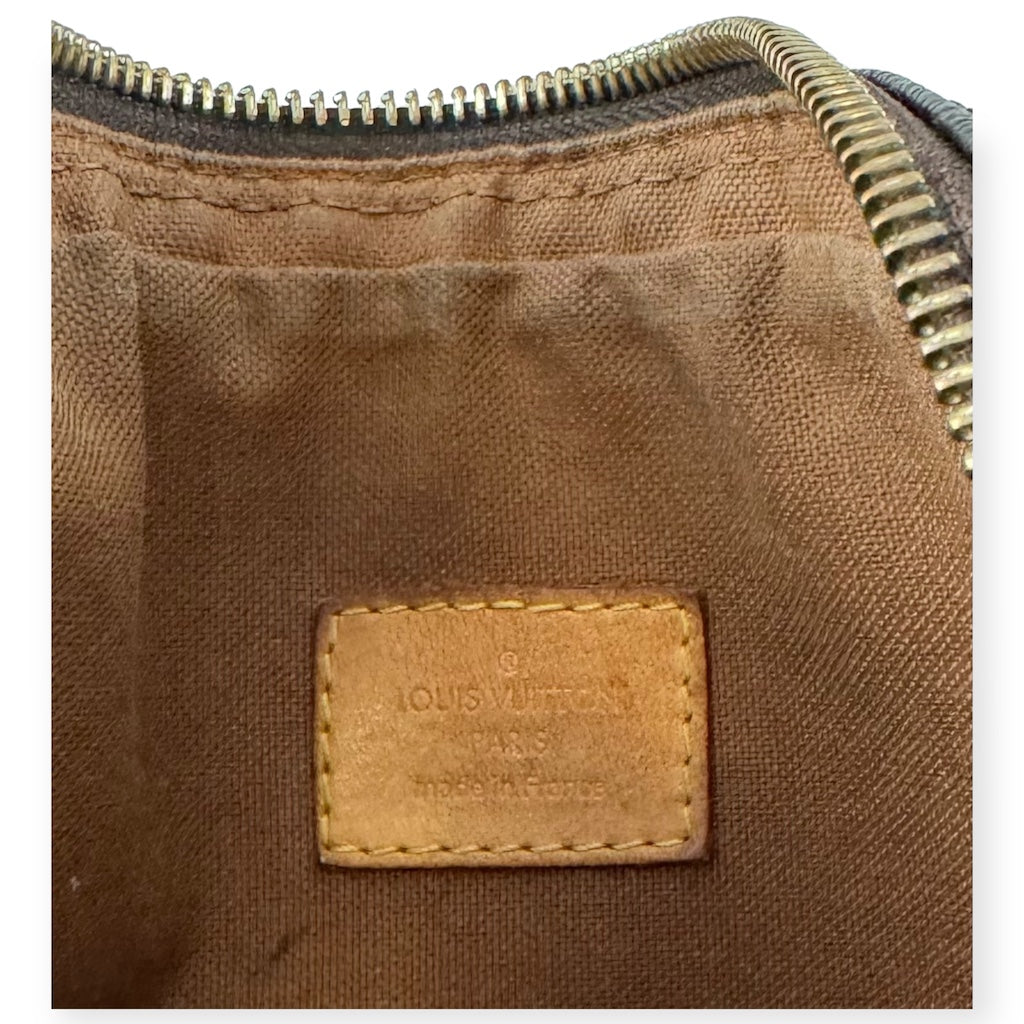 LOUIS VUITTON Monogram Messenger