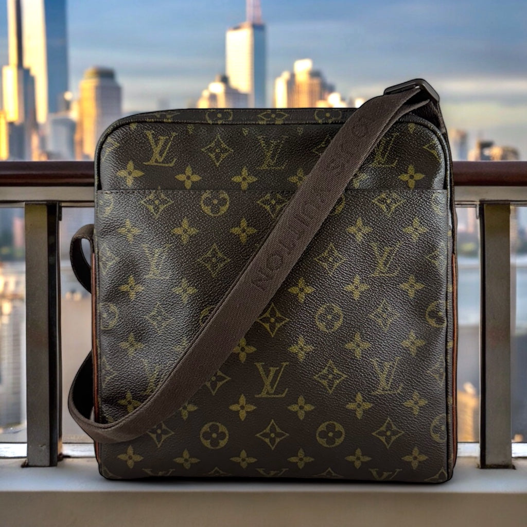 LOUIS VUITTON Monogram Messenger