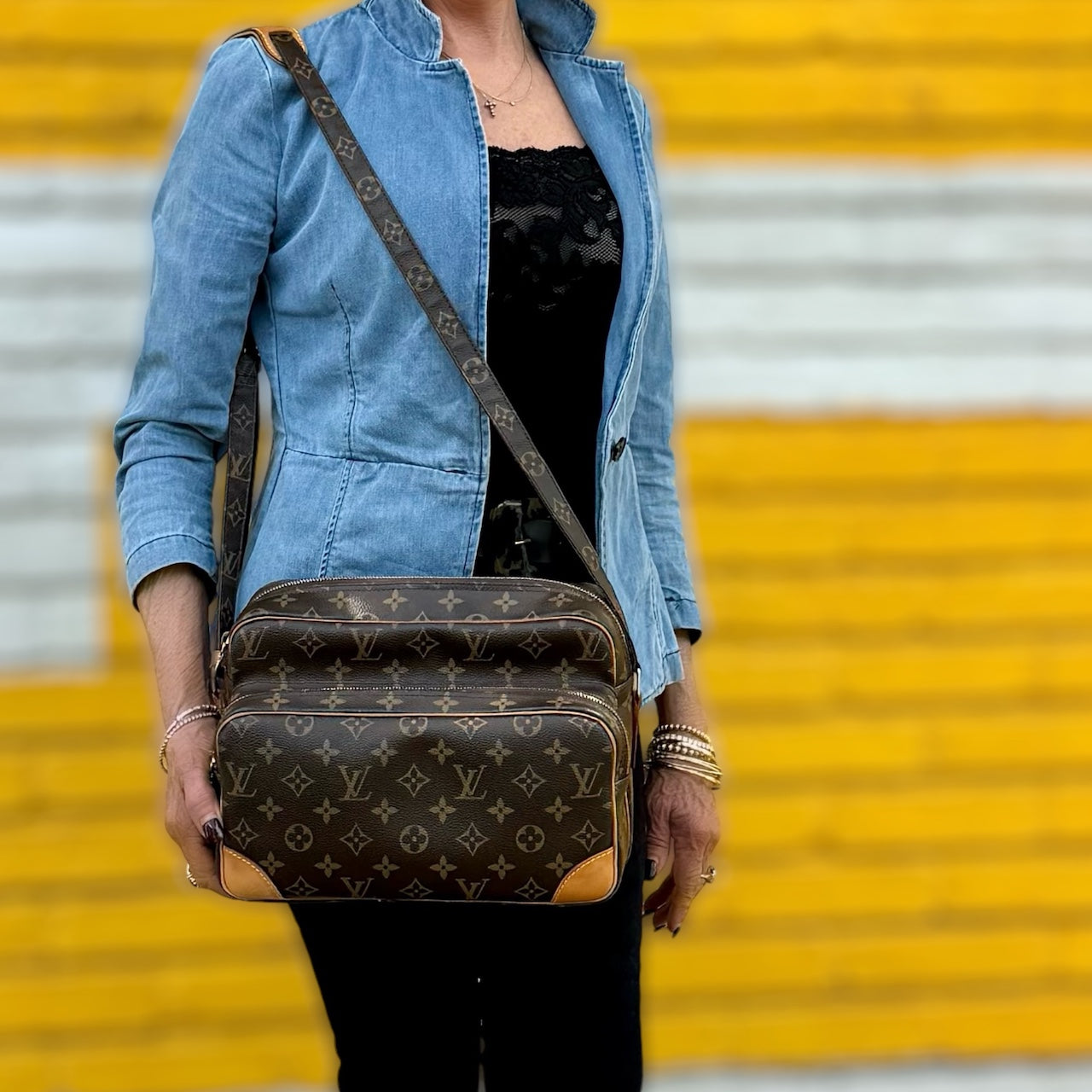LOUIS VUITTON Nile Crossbody Messenger Monogram