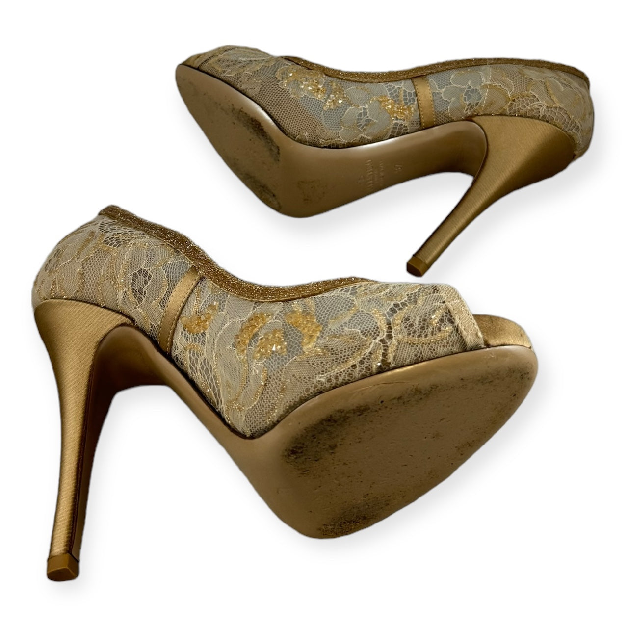 VALENTINO GARAVANI Lace Pumps in Nude | Size 37