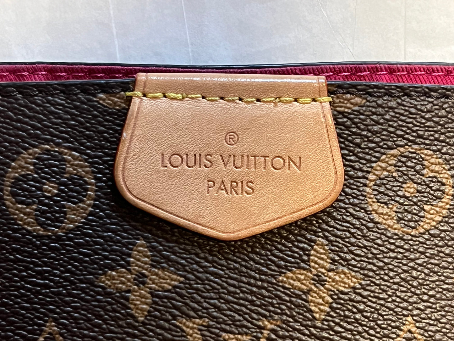 LOUIS VUITTON Graceful MM in Monogram Canvas