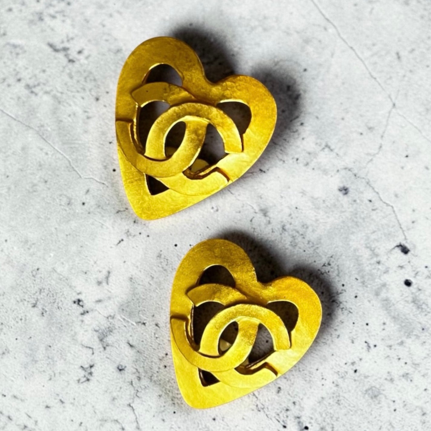 CHANEL CC Heart Earrings Gold Tone Spring 1995