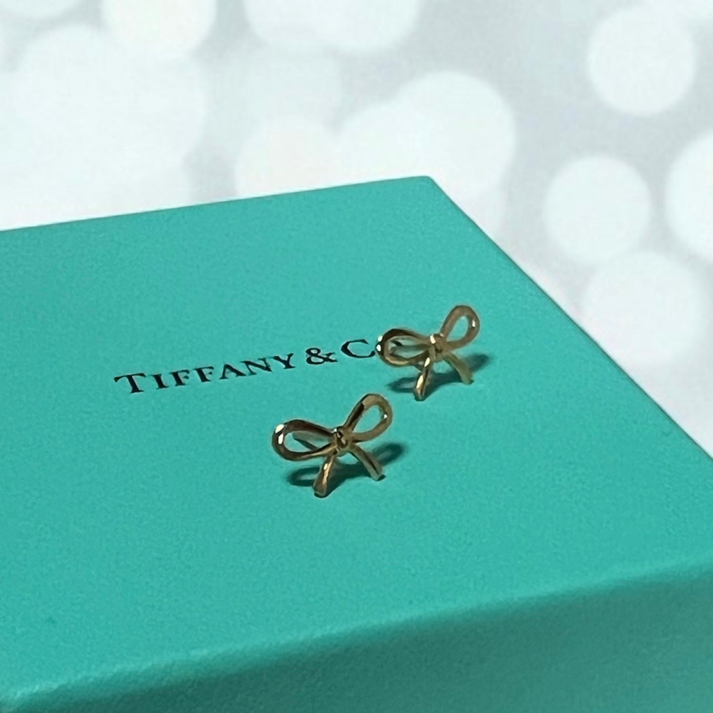 TIFFANY & Co. Bow Stud Earrings in 18K Gold