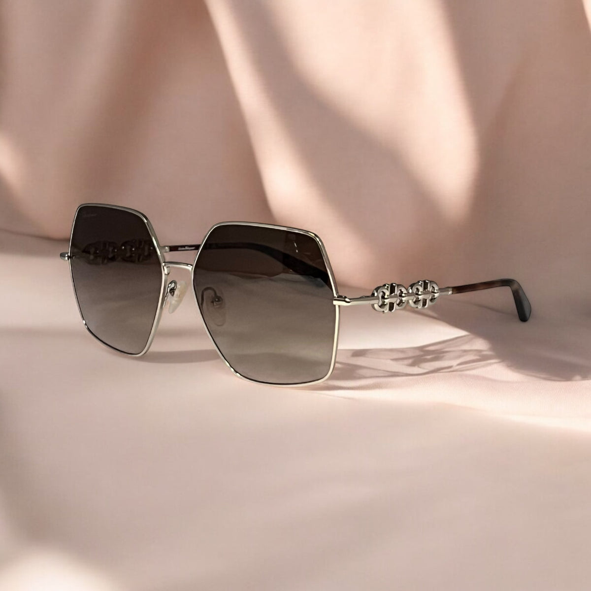 Salvatore Ferragamo] Silver Metal Gangini Logo framed Sunglass VG2320VM56G_9V000_0.jpg main image 4