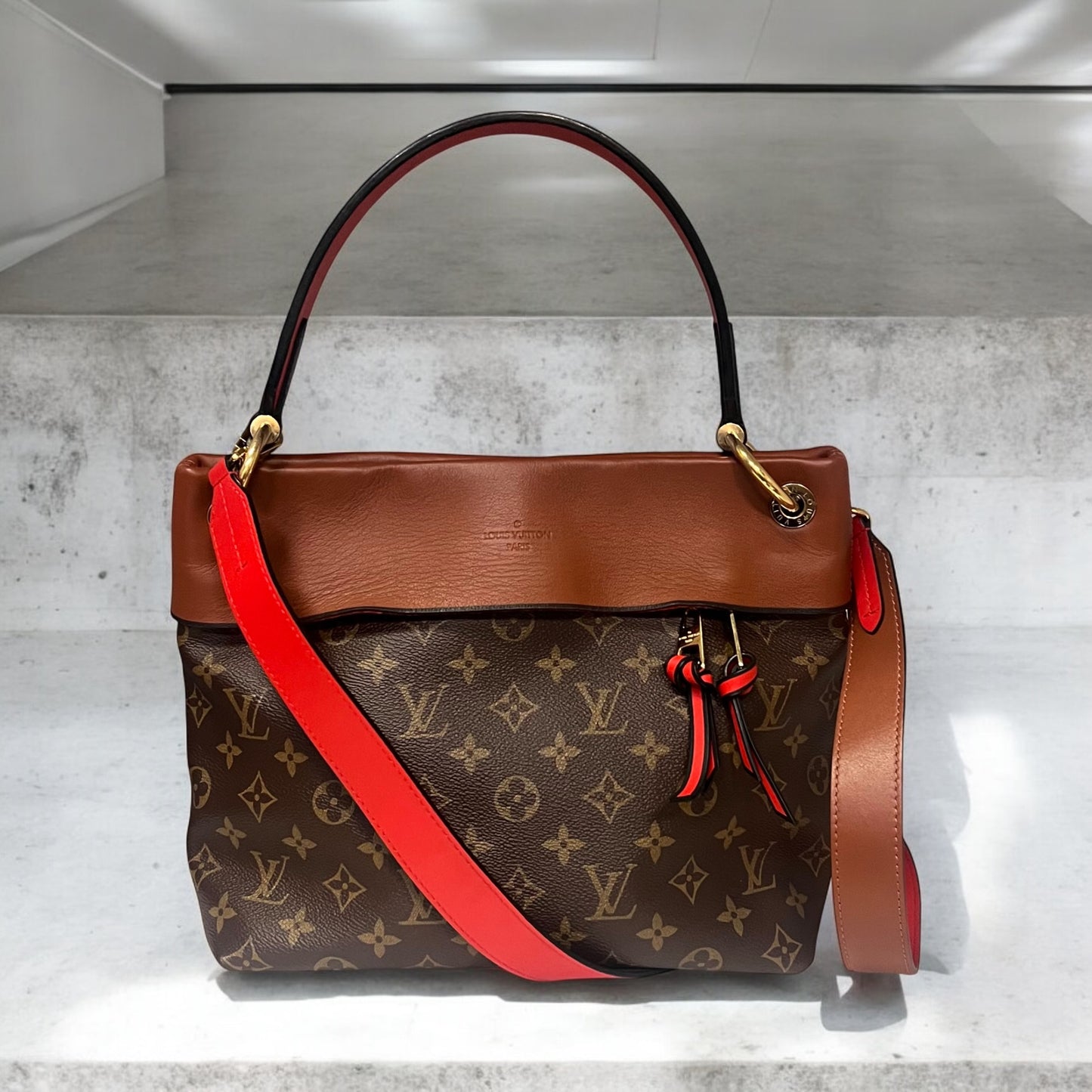 LOUIS VUITTON Tuilleries Besace Shoulder Bag