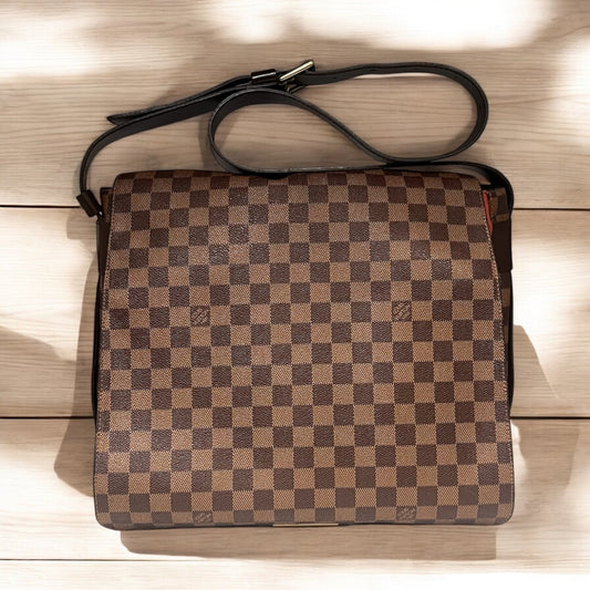 LOUIS VUITTON Bastille Messenger