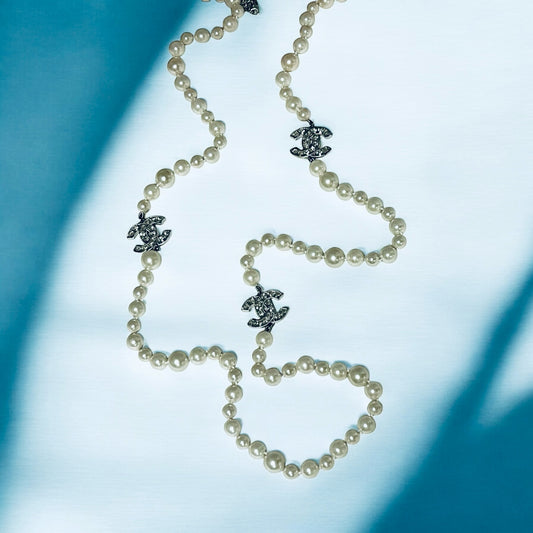 CHANEL Strass CC Station Pearl Necklace