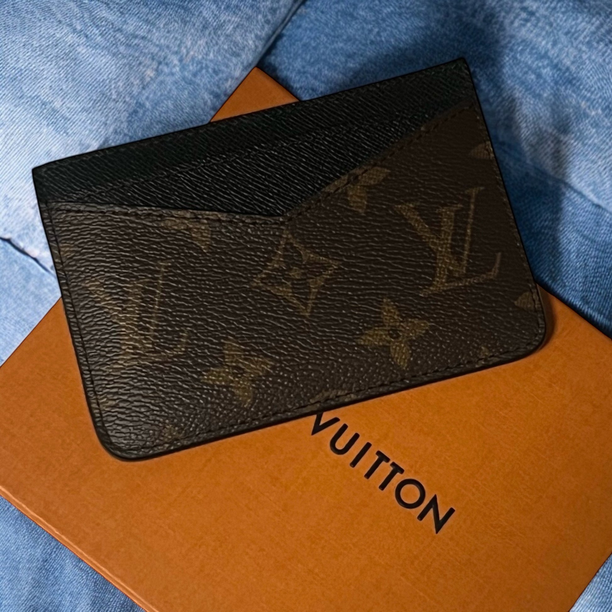 LOUIS VUITTON Neo Card Holder More Than You Can Imagine LOUIS VUITTON Neo Card Holder More Than You Can Imagine