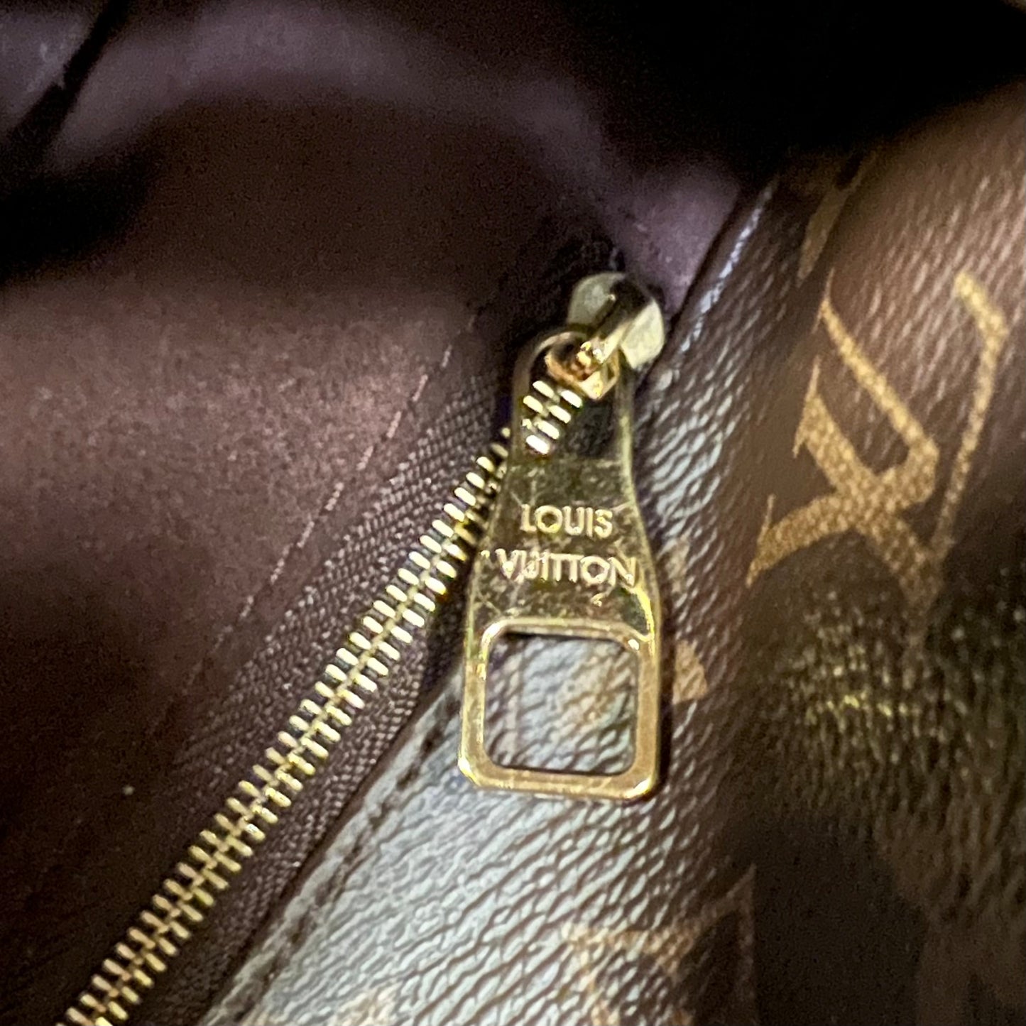 LOUIS VUITTON Metis Hobo