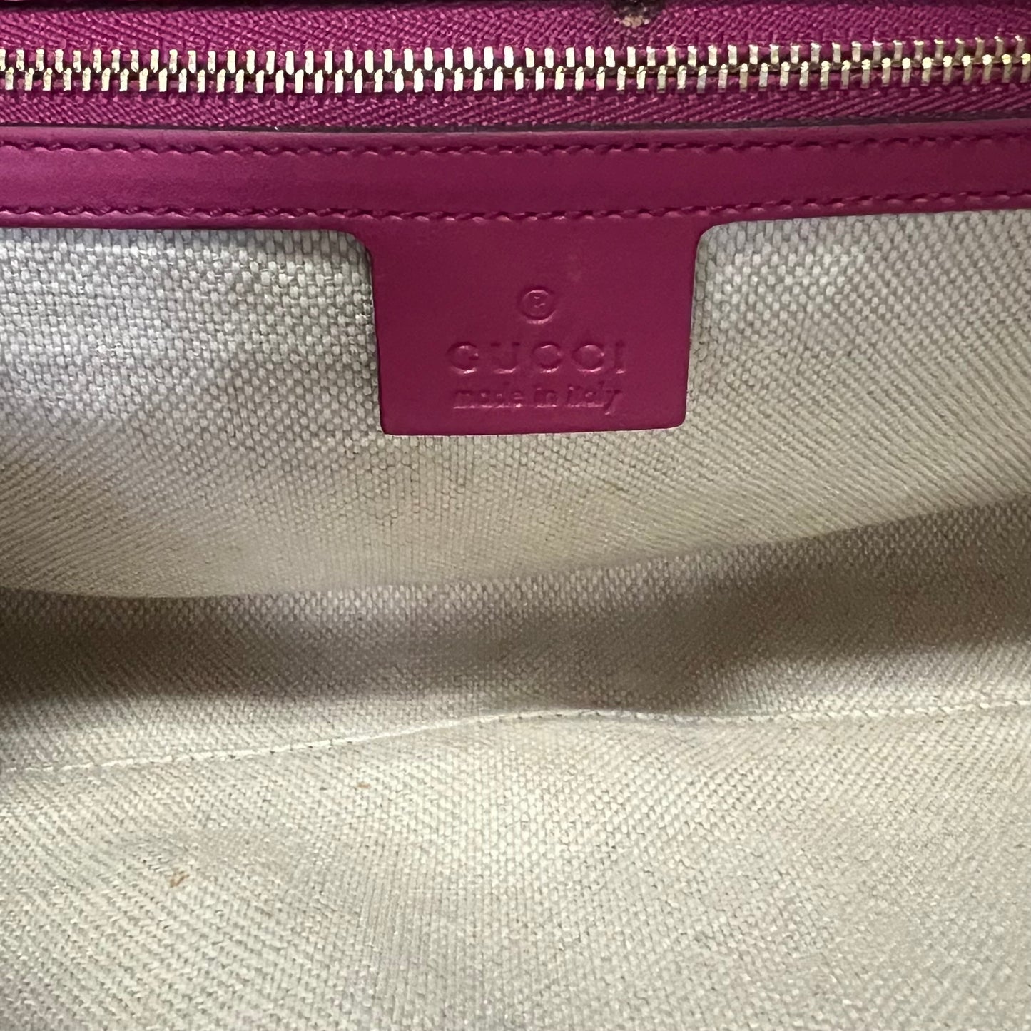 GUCCI Patent Soho Clutch in Pink
