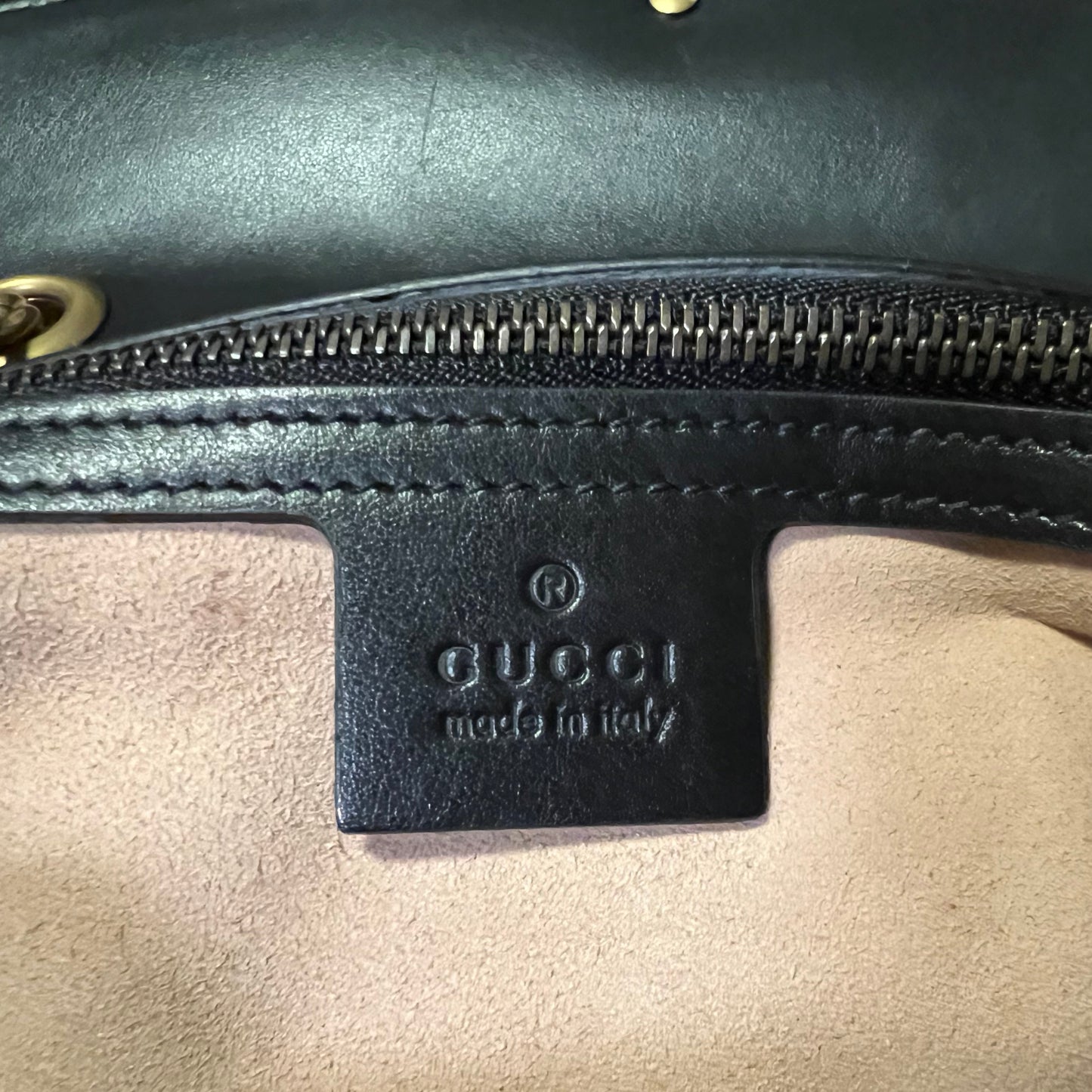 GUCCI GG Marmont Medium Crossbody Shoulder Bag in Black