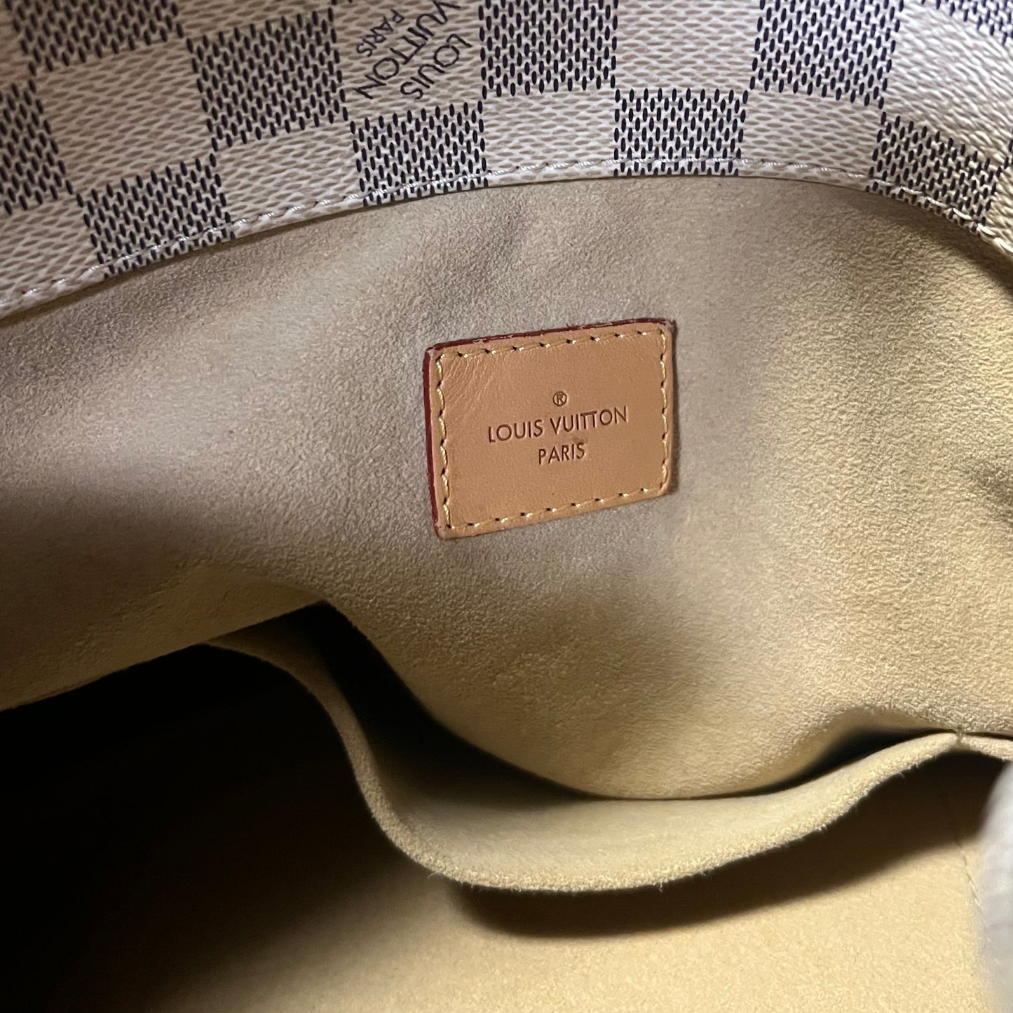 LOUIS VUITTON Artsy MM in Damier Azure