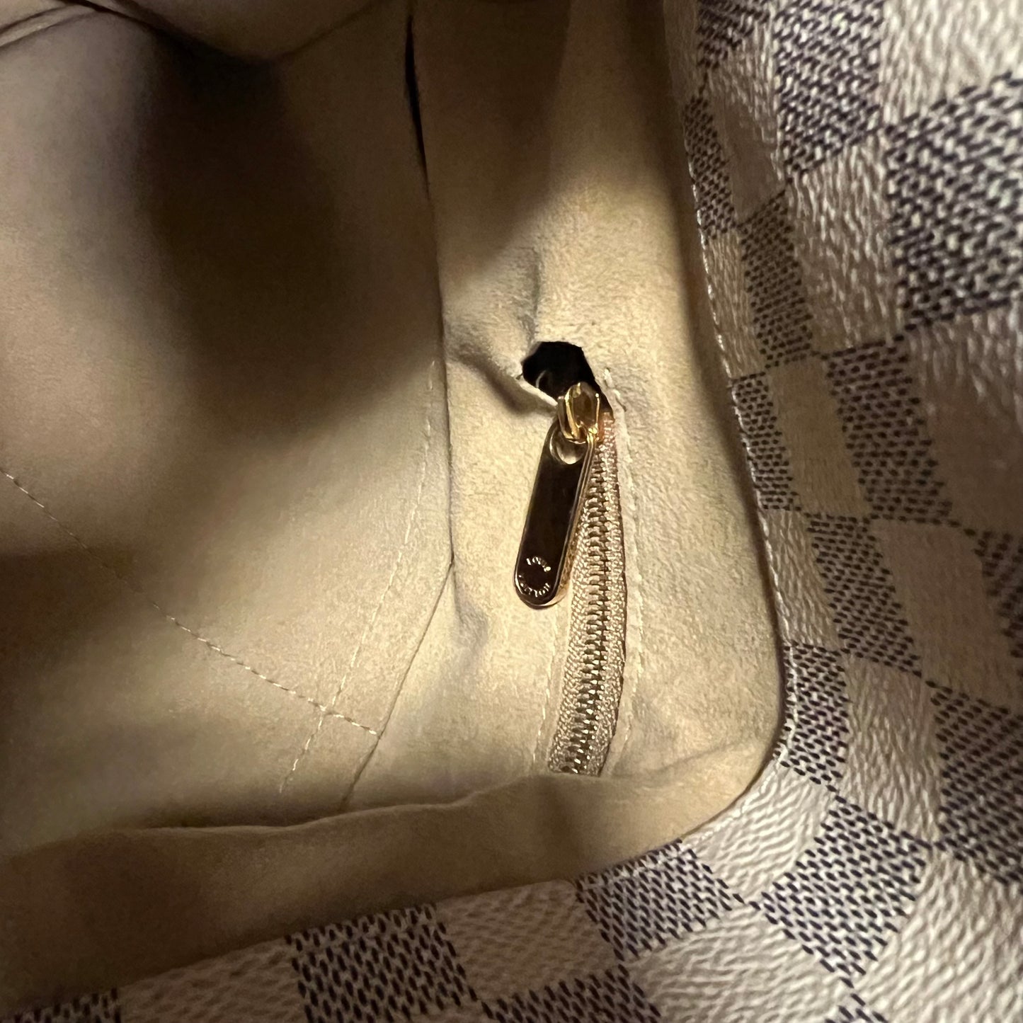 LOUIS VUITTON Artsy MM in Damier Azure