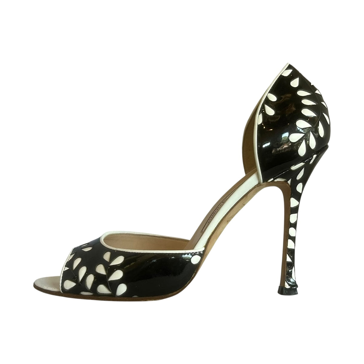 MANOLO BLAHNIK Lasercut Patent D Orsay Pumps in Black & White | 40