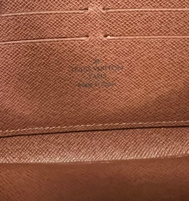 LOUIS VUITTON Monogram Zippy Wallet