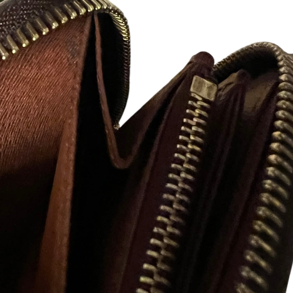 LOUIS VUITTON Monogram Zippy Wallet