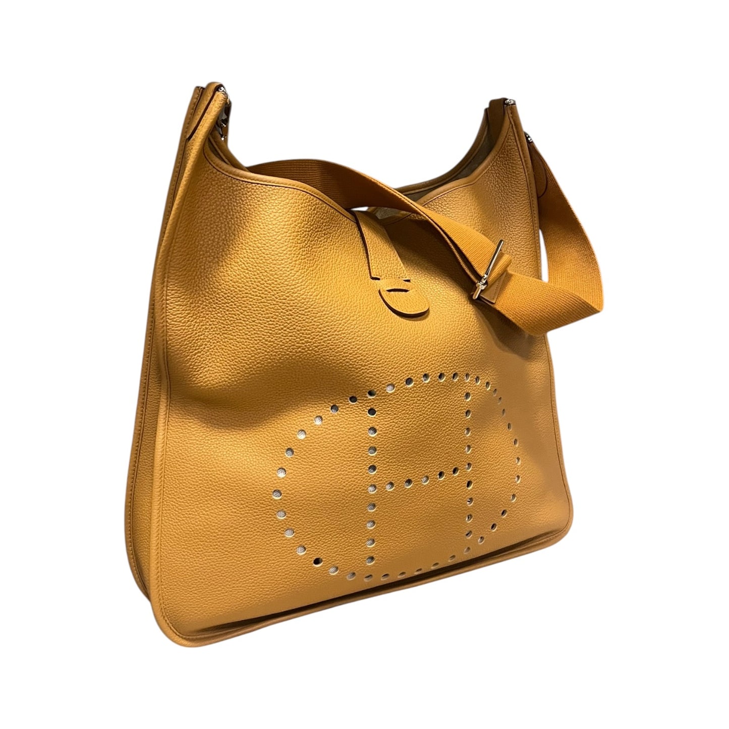 HERMES Evelyne III TGM 40 in Gold Taurillion Clemence Leather
