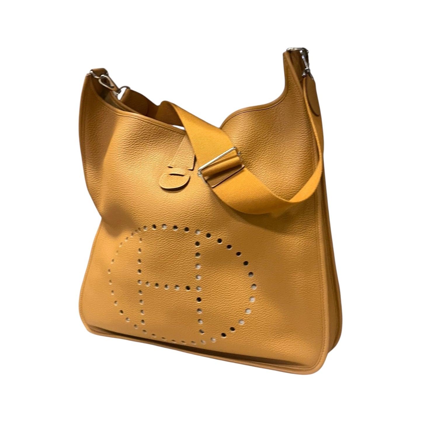 HERMES Evelyne III TGM 40 in Gold Taurillion Clemence Leather