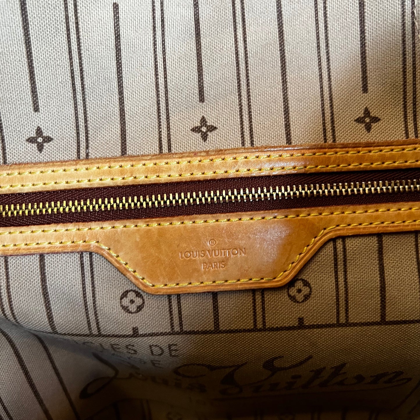 LOUIS VUITTON Neverfull MM in Monogram Canvas