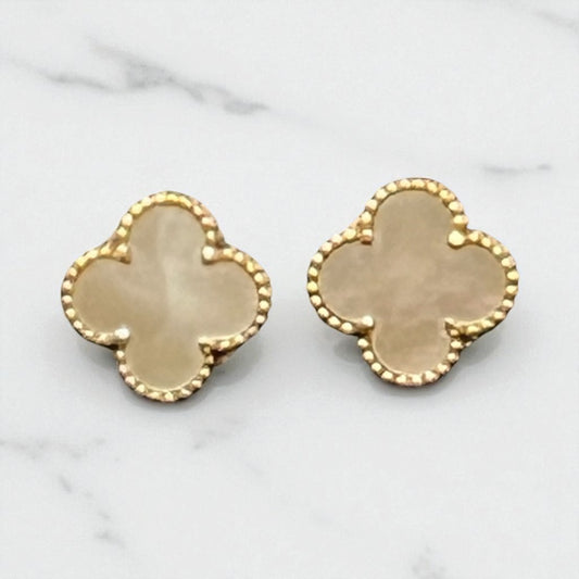 VAN CLEEF & ARPELS Sweet Alhambra Earstuds in Mother of Pearl