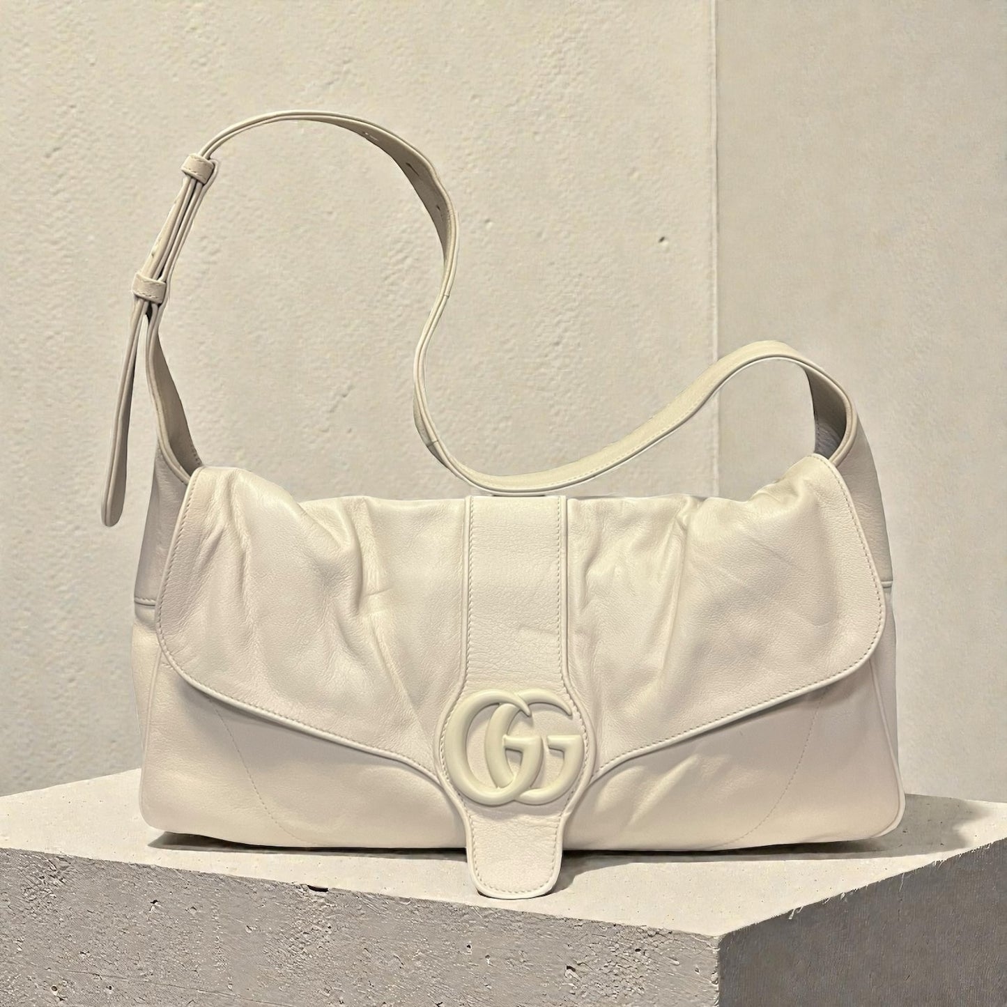GUCCI GG Aphrodite Medium Shoulder Bag in White