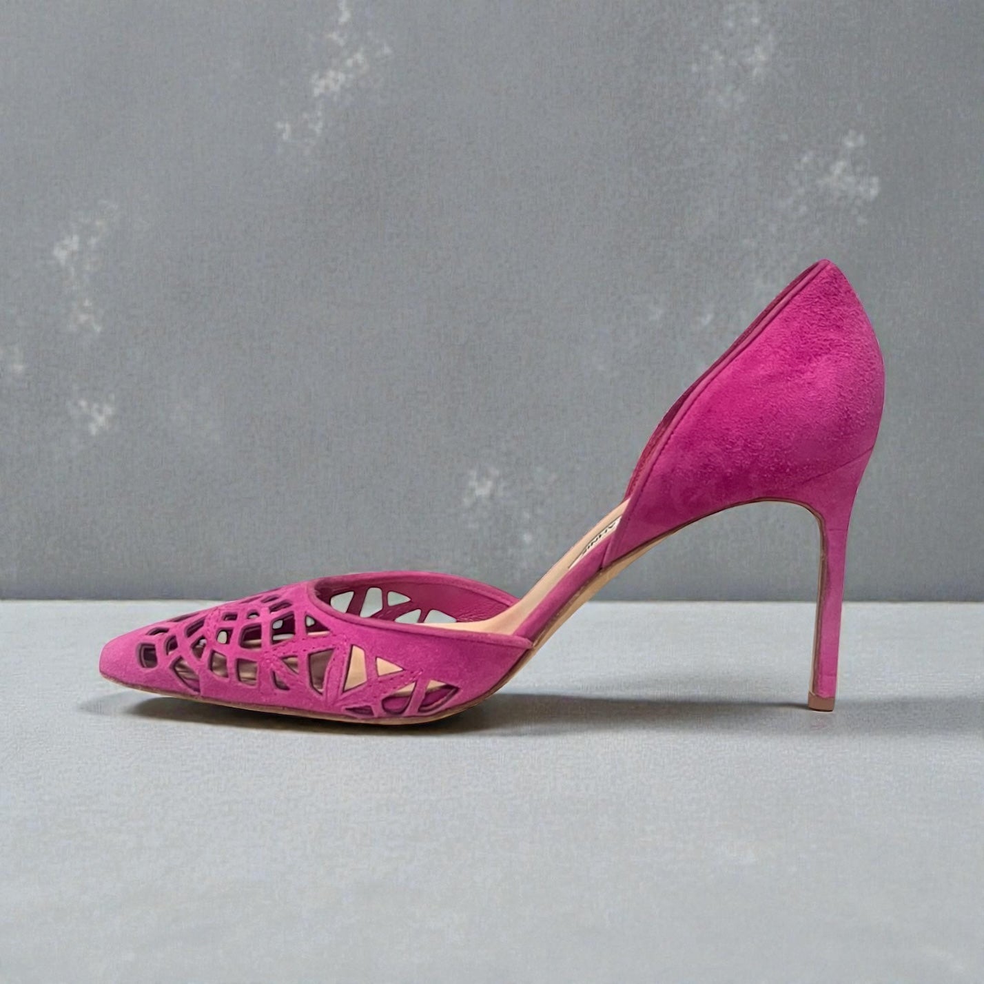 MANOLO BLAHNIK Lasercut Suede D' Orsay Pumps in Pink | 40