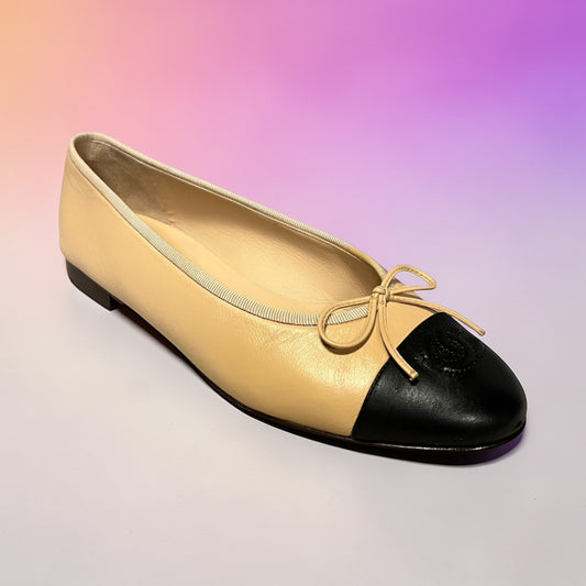 CHANEL Captoe Ballerinas in Beige Clair & Black