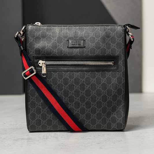 GUCCI GG Supreme Messenger Bag