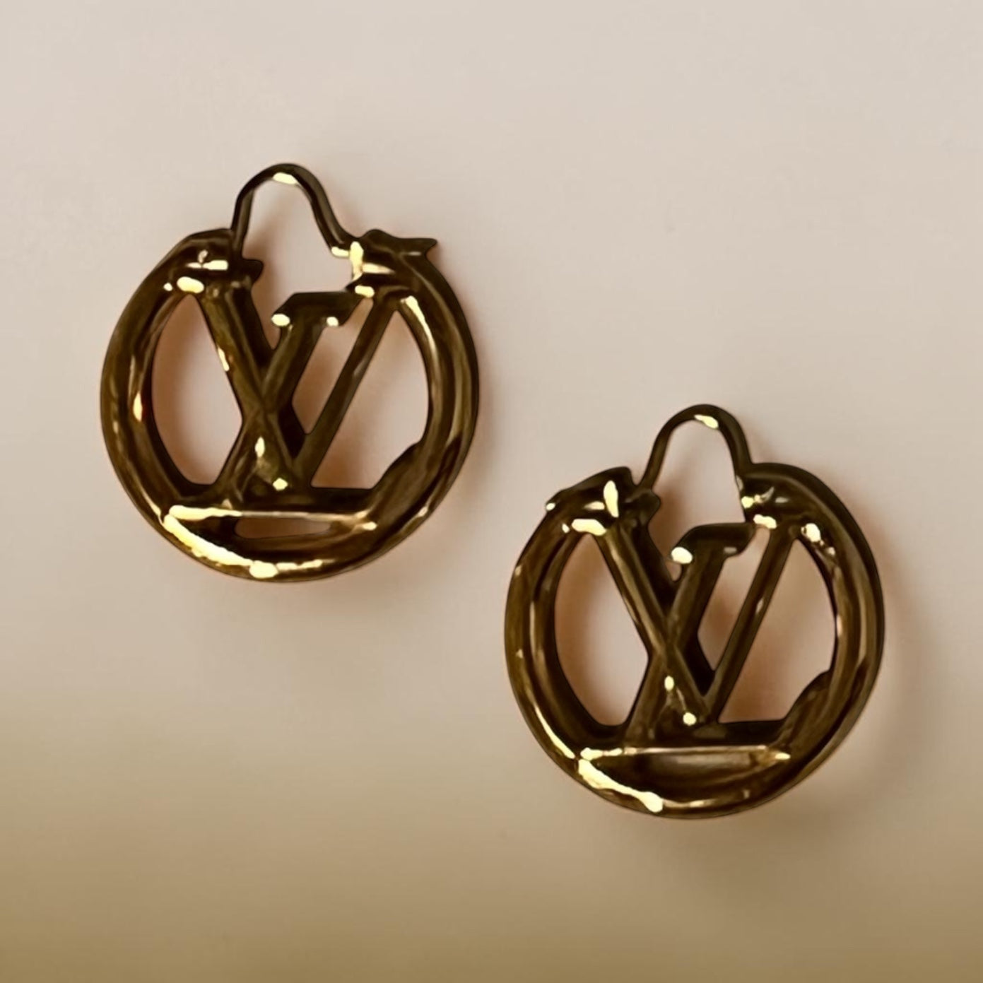 LOUIS VUITTON Louise PM Hoop Earrings