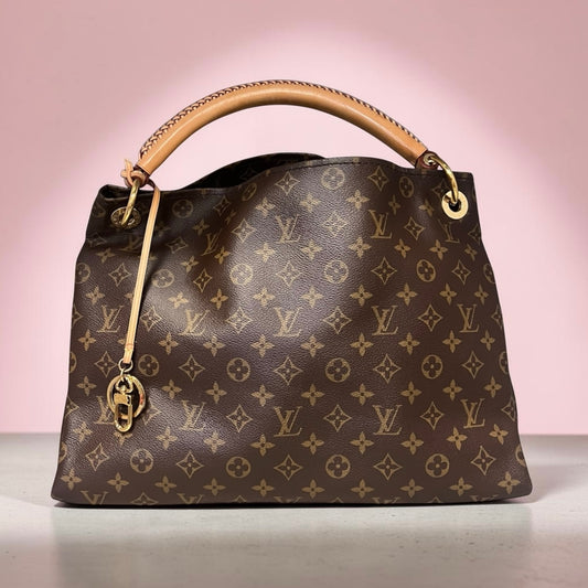 LOUIS VUITTON Artsy MM in Classic Monogram