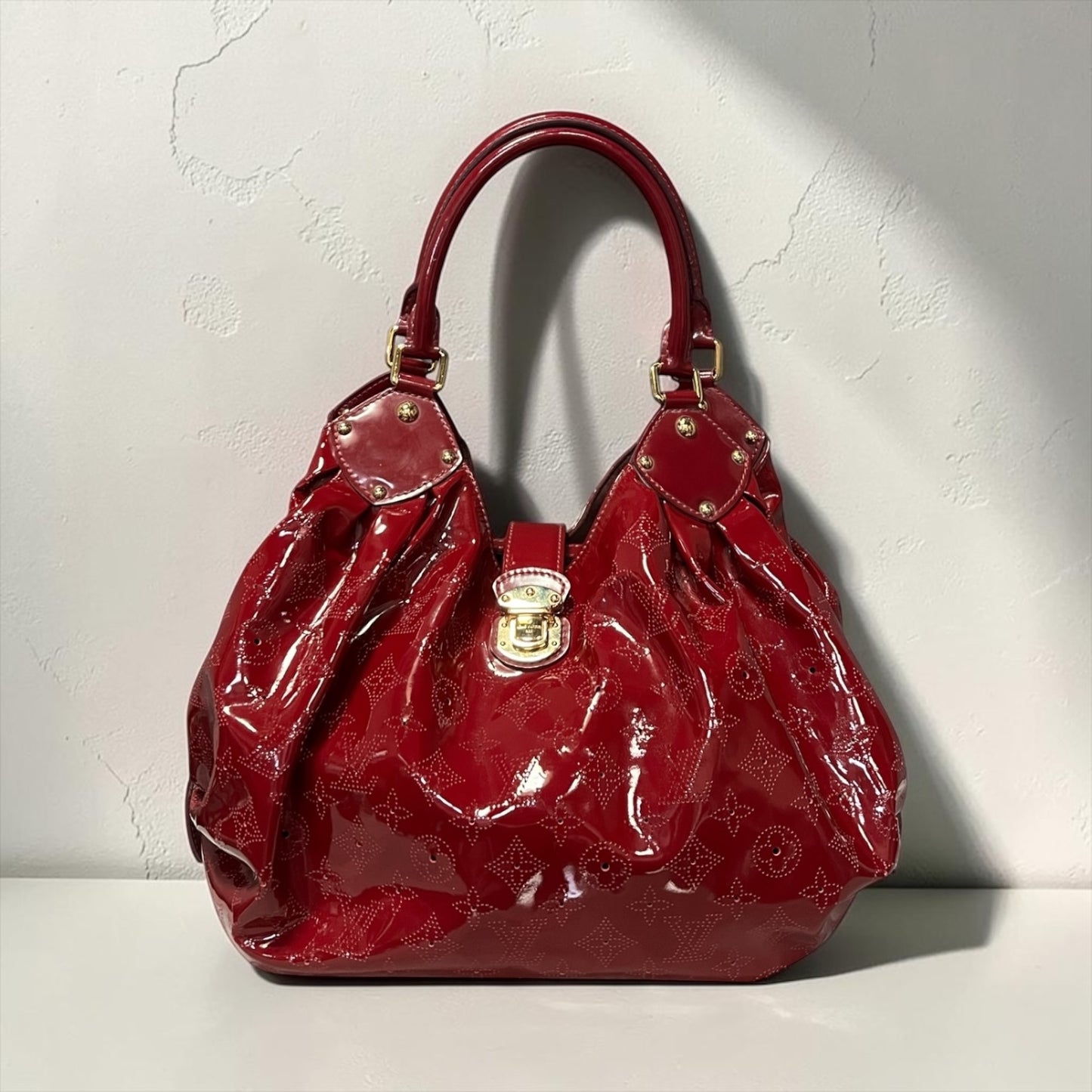 LOUIS VUITTON Surya Vernis L Bag in Cerise