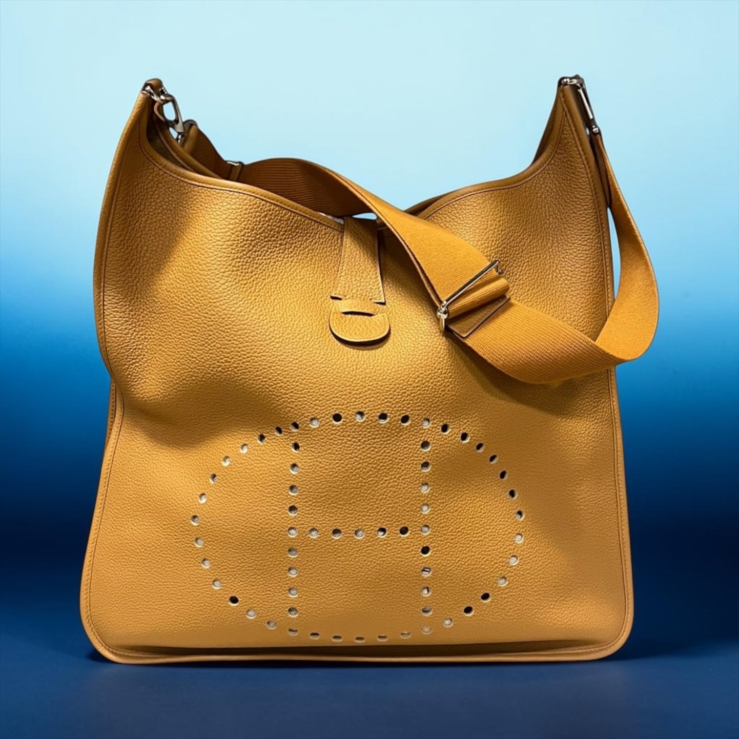 HERMES Evelyne III TGM 40 in Gold Taurillion Clemence Leather